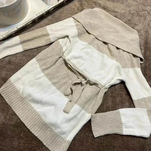 Gap Cream & Beige Striped Cardigan / Sweater- Size XS - Picture 5 of 5